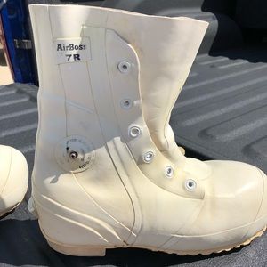 Mickey Mouse snow boots size 7